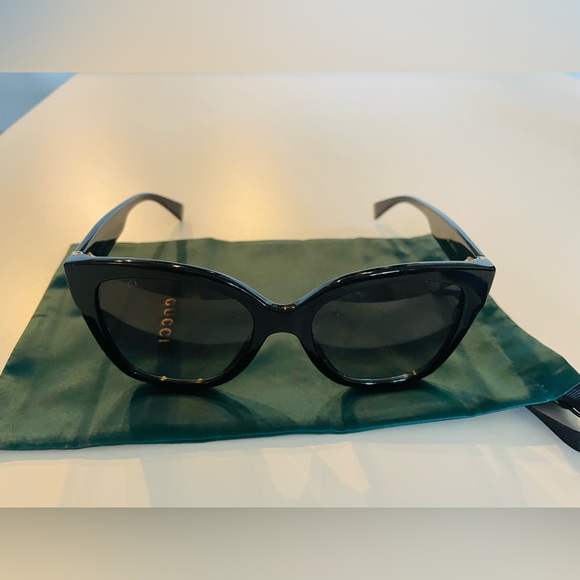 GUCCI Sunglasses never worn!